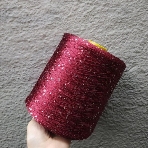 Пряжа в бобинах Sequins (пайетки) 1015 Женщина в красном. цена за 10 грамм