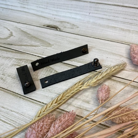 Аксессуары для одежды и обуви Кожаная бирка с кнопкой "Hand Made" 13*7см (серая)