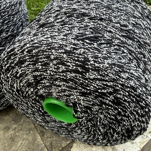 Пряжа в бобинах Miuccia домино